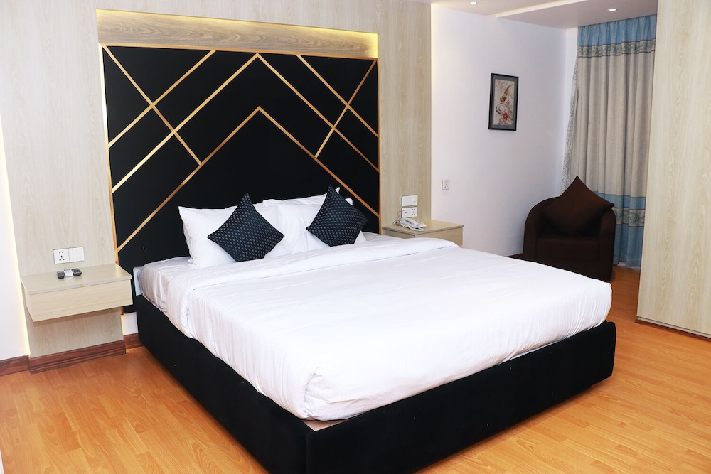 Royal Raj Hotel and Condominium 19/35