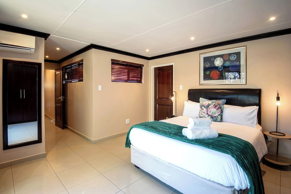 3 Bedrooms, Luxury, Villa, 2 Queen and Twin Beds, Garden View, 2 Bathrooms