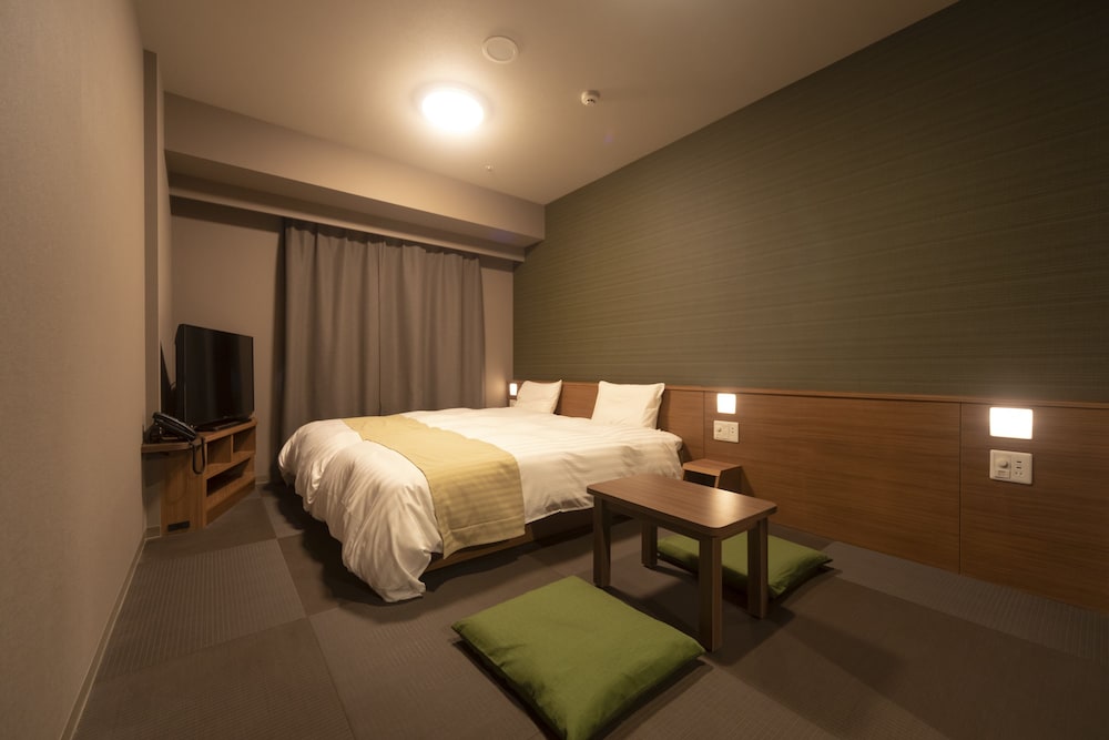 JAPANESE WESTERN, TWIN BEDS