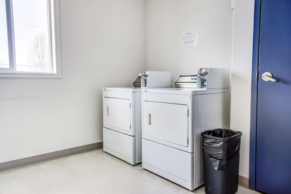 Motel6 Red Deer, AB 38/67