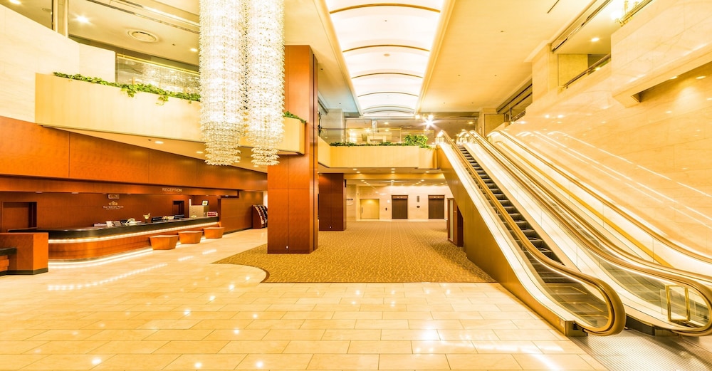The Crown Palais New Hankyu Kochi 8/66
