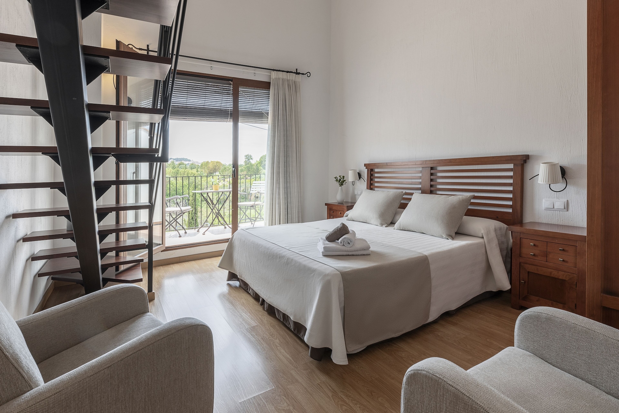 JUNIOR, DOUBLE BED, MOUNTAIN VIEW, HOT TUB
