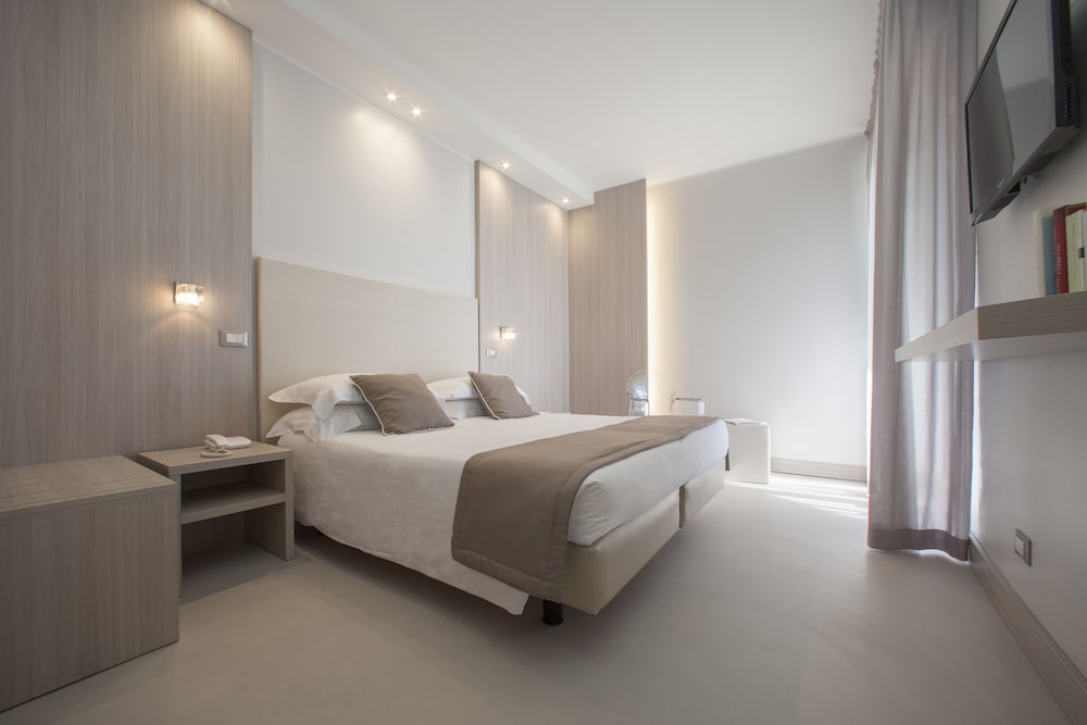 ROOM, SINGLE, DOUBLE BED