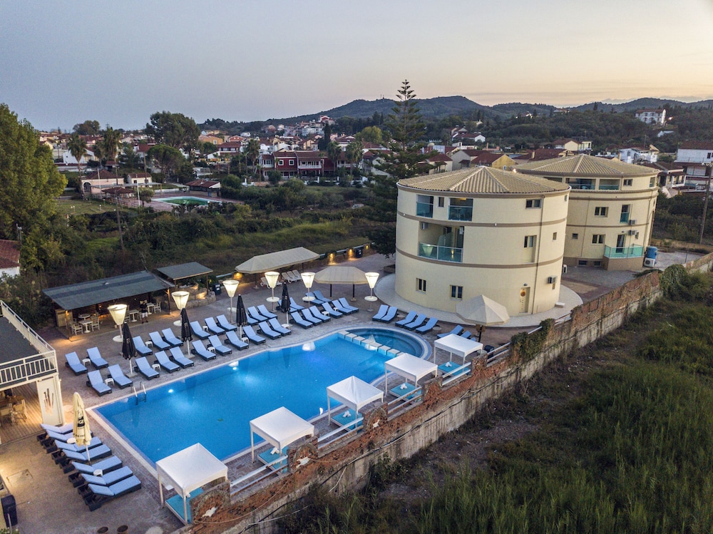 Island Beach Resort And Annex Adults Only 71/81