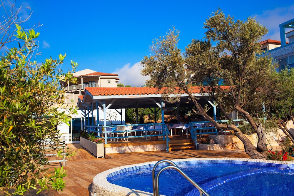 Asfiya Sea View Hotel 40/50