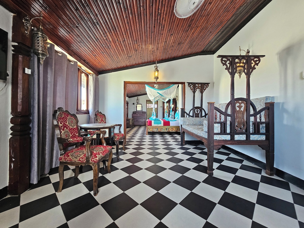 Dhow Palace Hotel 44/75