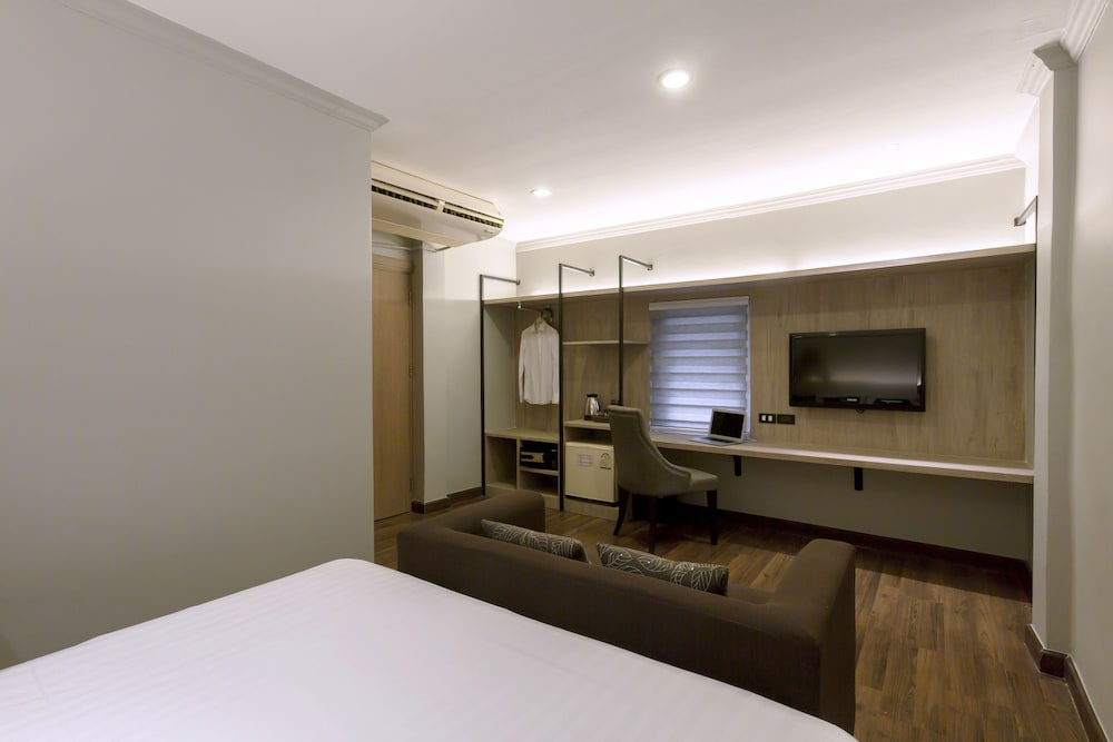 Maxim S Inn 42/64