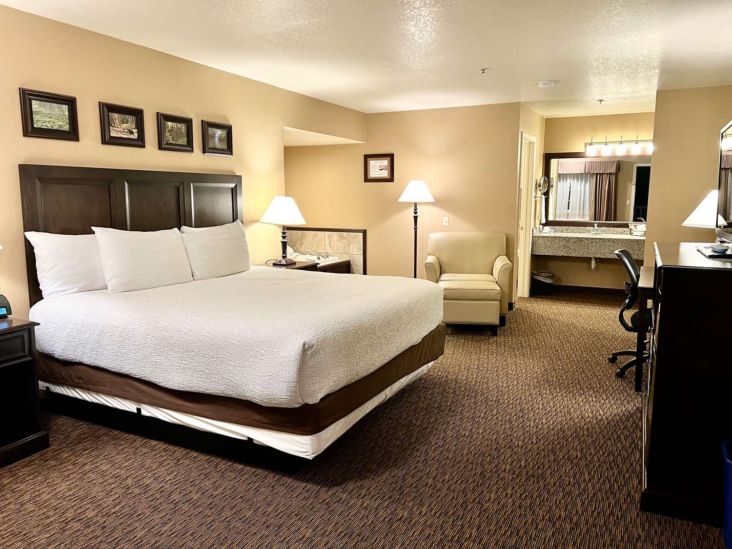 Room, King Bed, Hot Tub