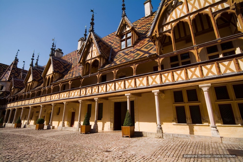 Premier Class Beaune 7/66