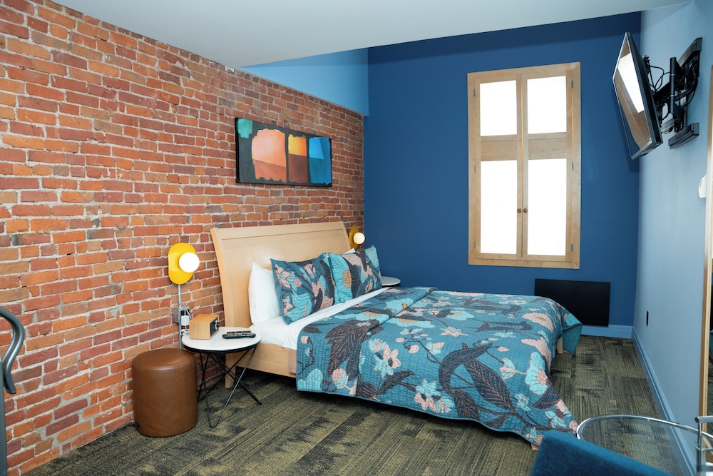 Bi Level, Loft, Standard, King Bed, Sofa