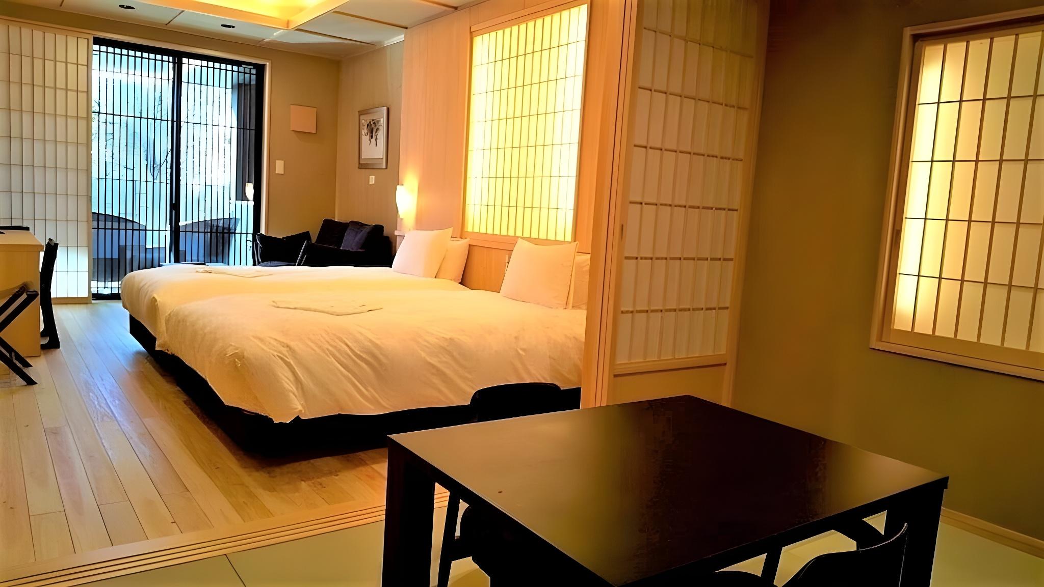 Single Bed, Outdoor Bath