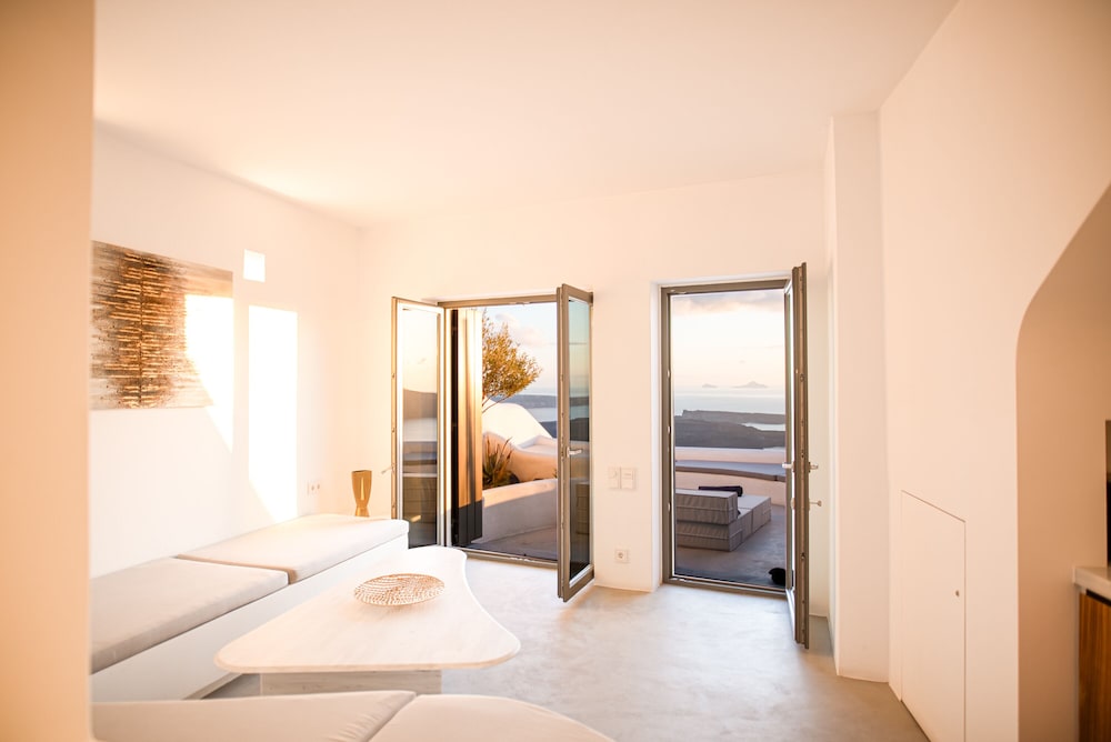 Heavens Edge Cliffside Villas & Suites 15/50