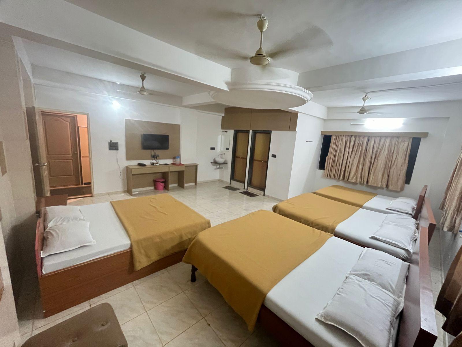 Private, 8 Beds