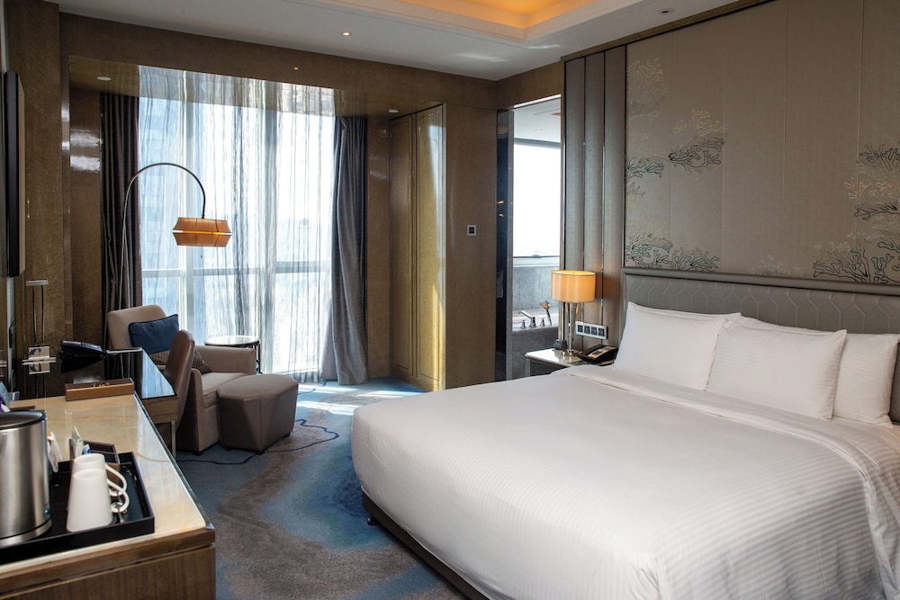 SUPERIOR, KING BED, CITY VIEW