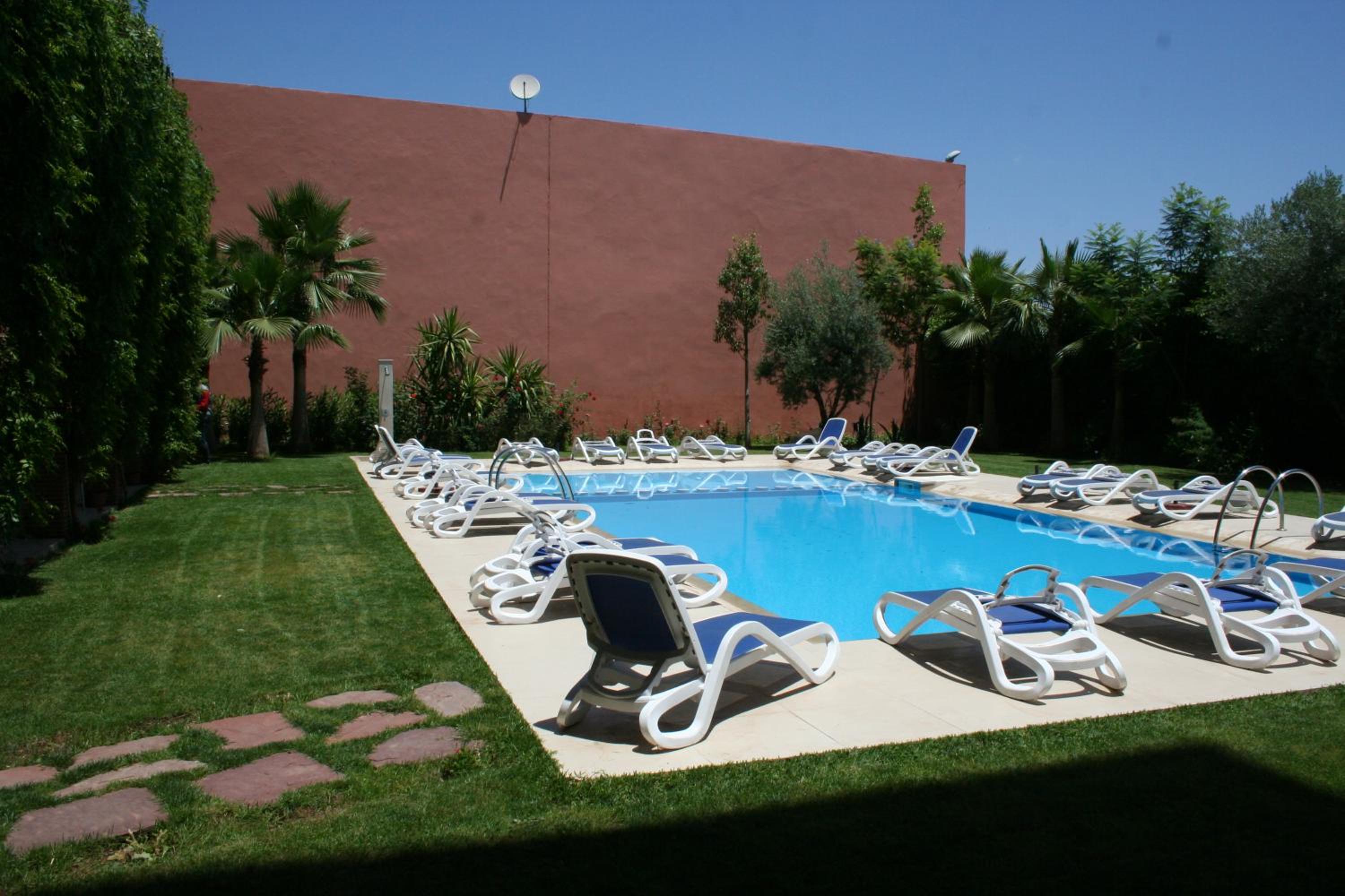 ROOM, DOUBLE OR TWIN BED