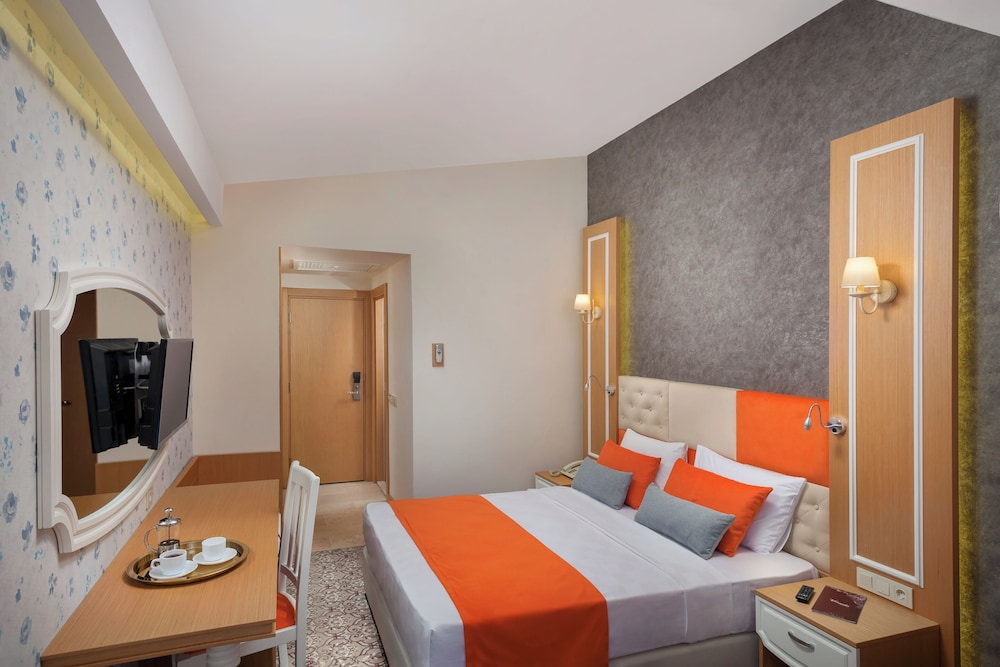 Golden Orange Hotel 9/38