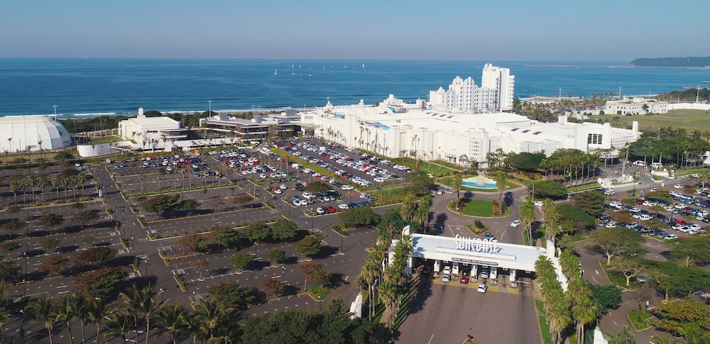 Suncoast Hotel And Towers 48/54