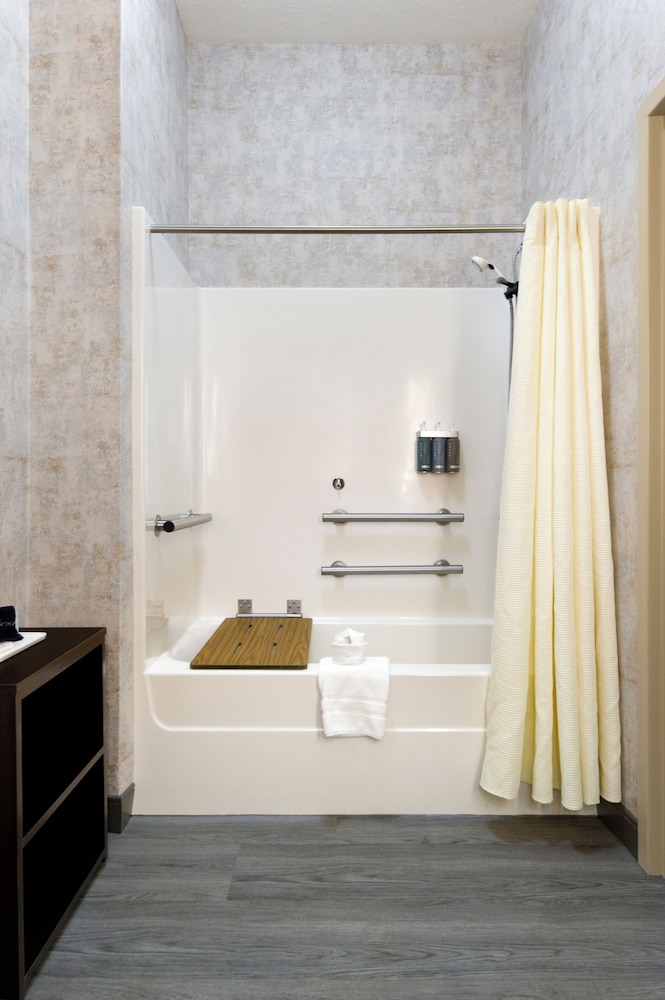 Clubhouse Hotel Suites Sioux Falls 15/67