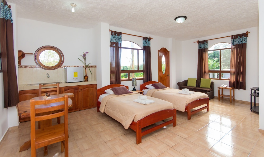 Twin Lodge Galapagos Hotel 55/68