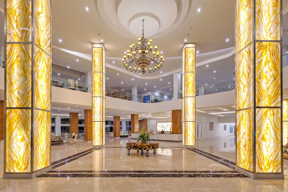 Le Eminence Hotel Convention And Resort 40/57