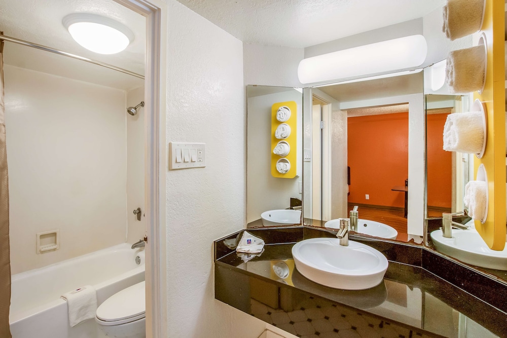 Motel6 Euless, TX - DFW West 32/33