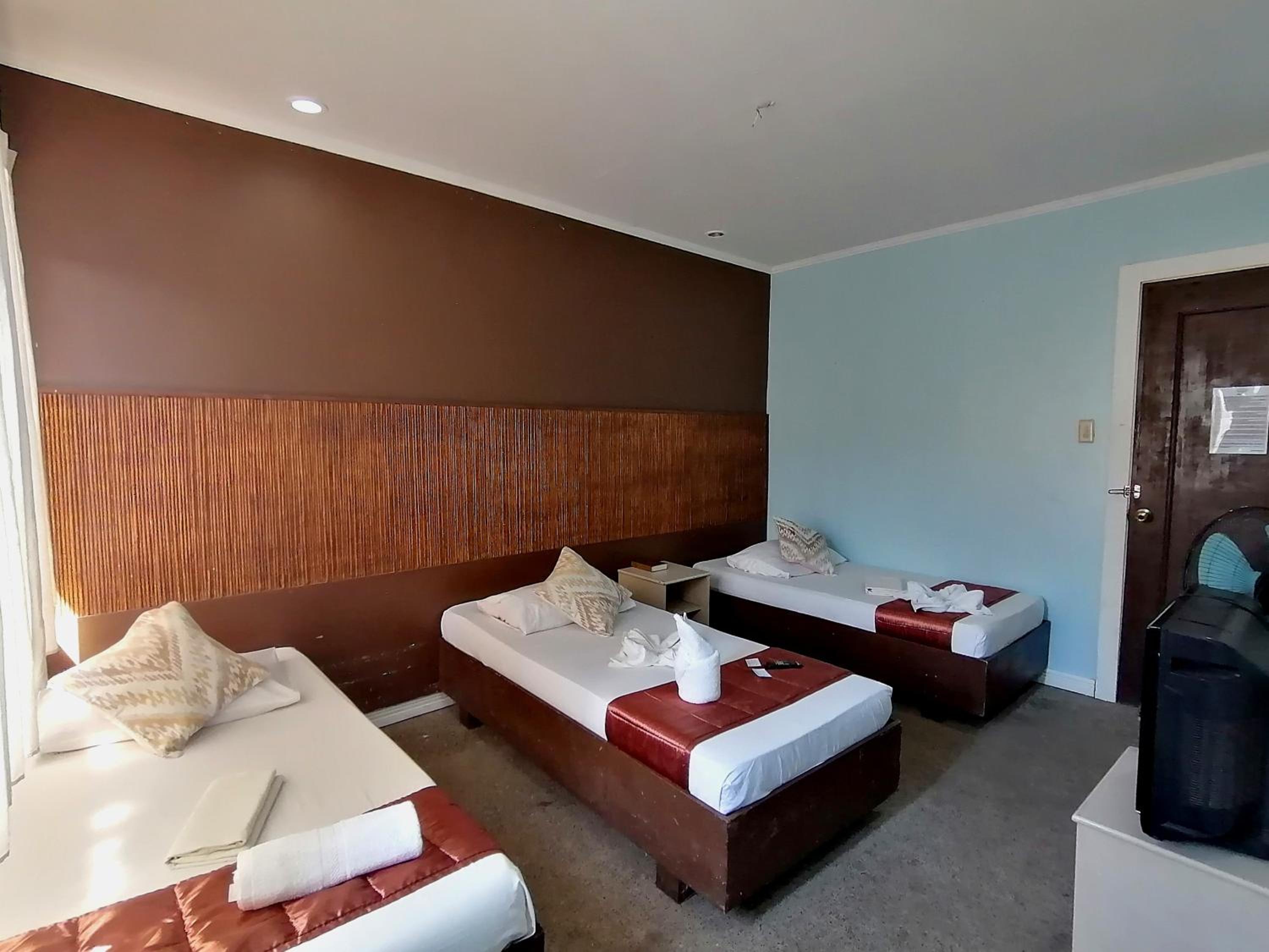 Room, Triple, with Fan