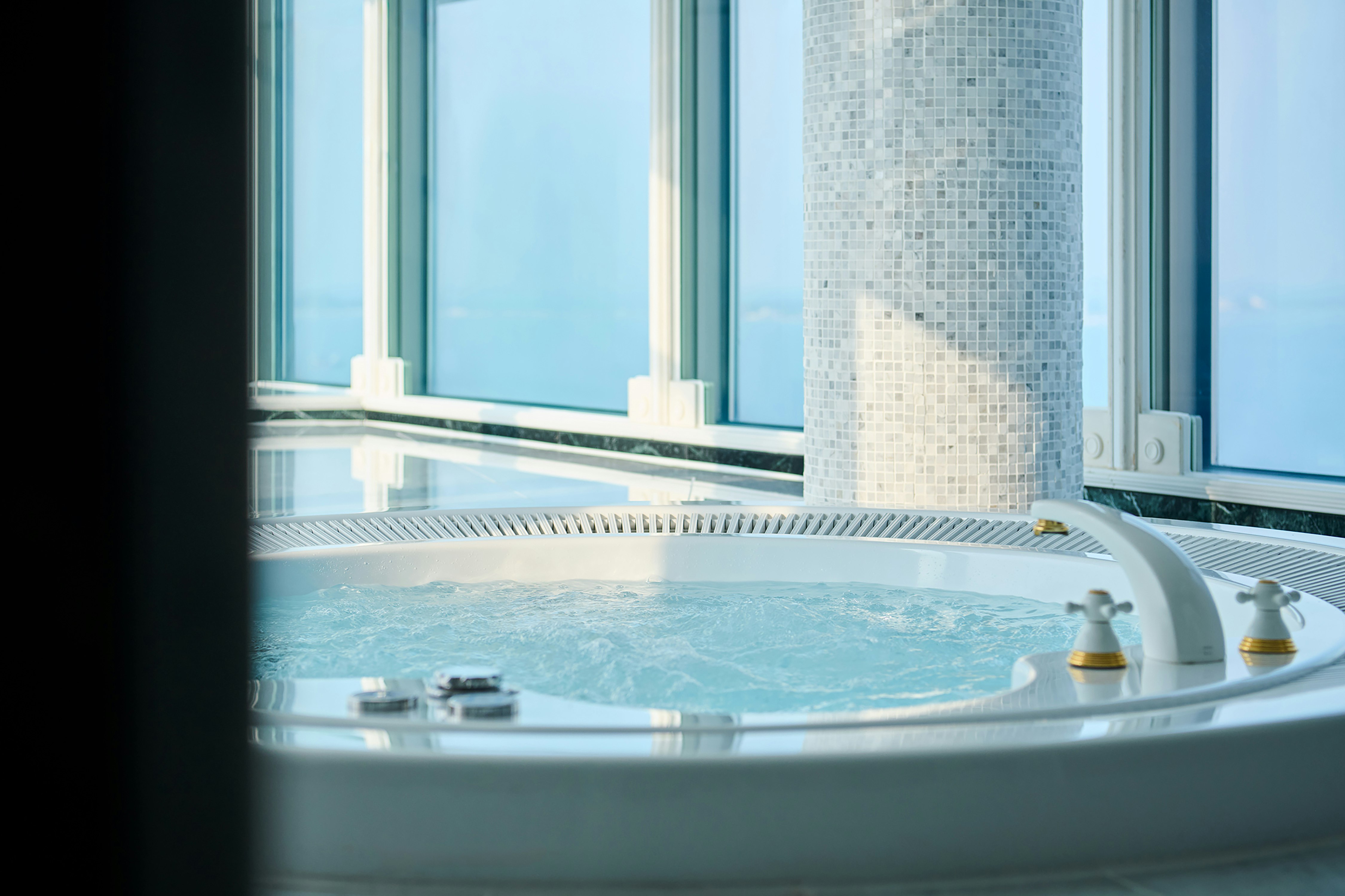 Hilton Fukuoka Sea Hawk 40/84