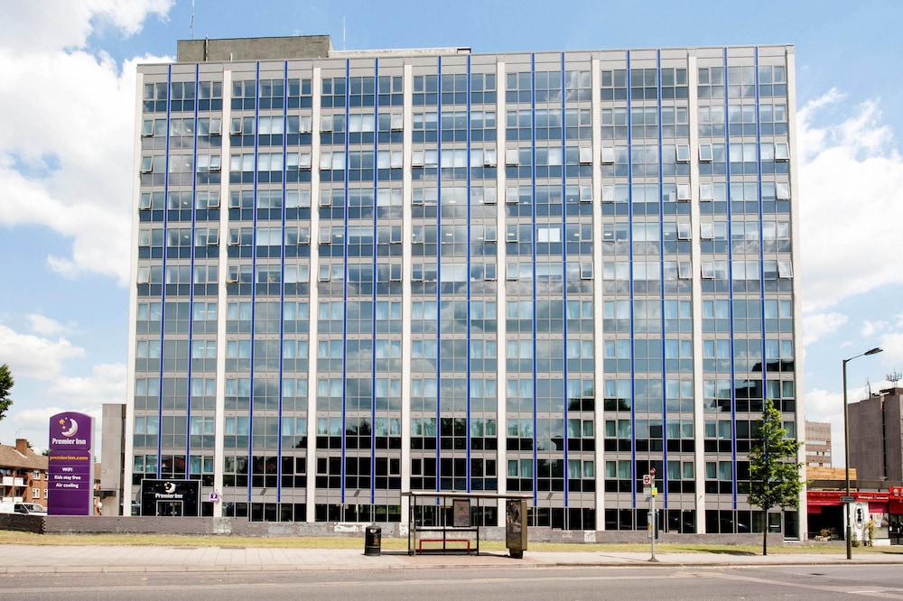 Premier Inn London Hendon (The Hyde) in LONDON