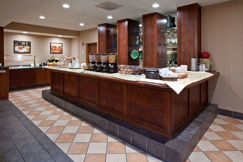 La Quinta Inn & Suites by Wyndham Bannockburn-Deerfield 3/56