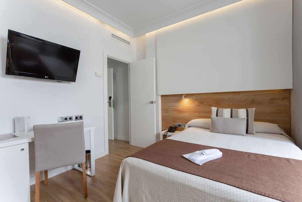 ROOM, SINGLE, LARGE SINGLE BED