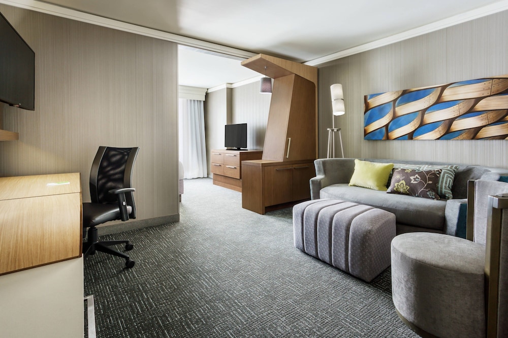 Courtyard Chicago Downtown/Magnificent Mile 45/63