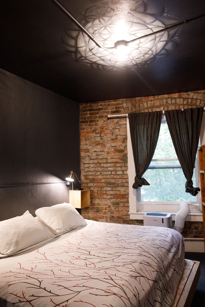 Hotel Hotel Hostel 6/18