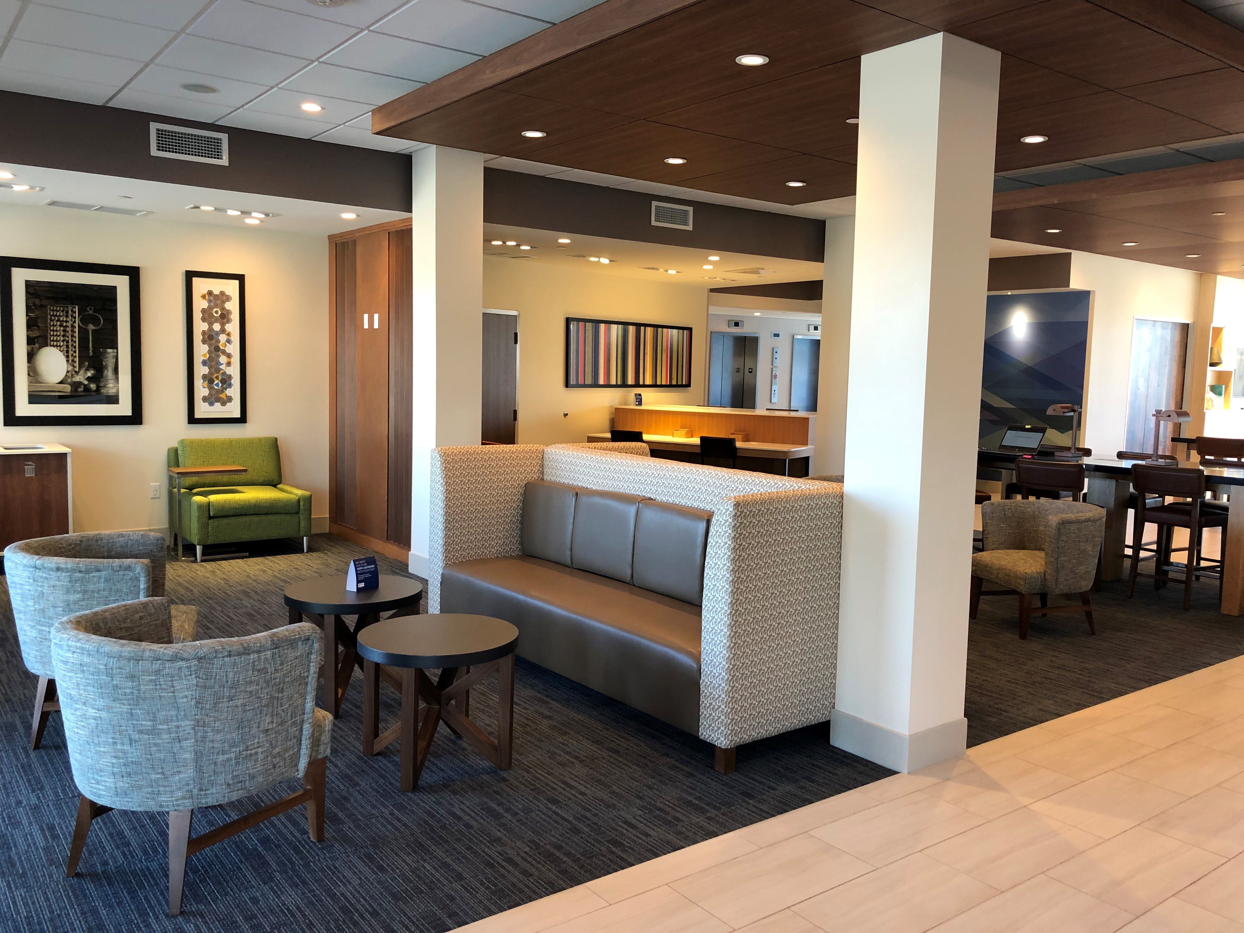 Holiday Inn Express Suites Springfield North 36/60