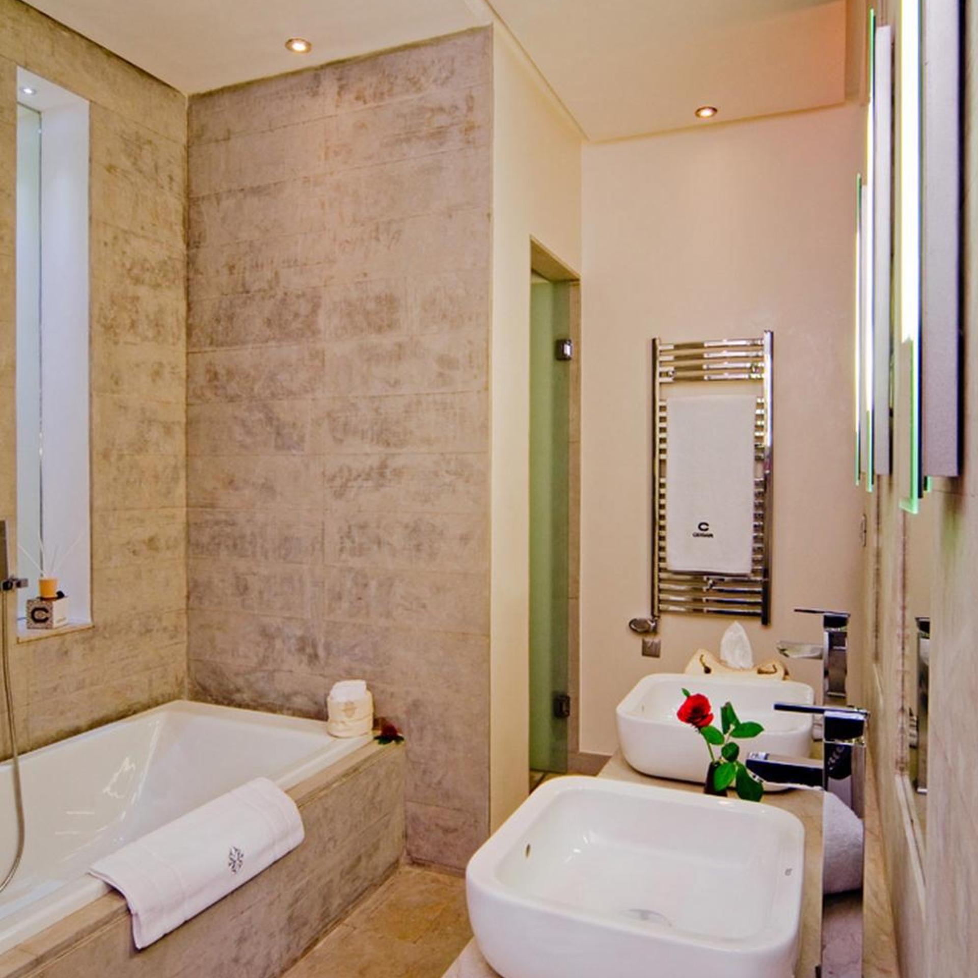 DELUXE SUITE