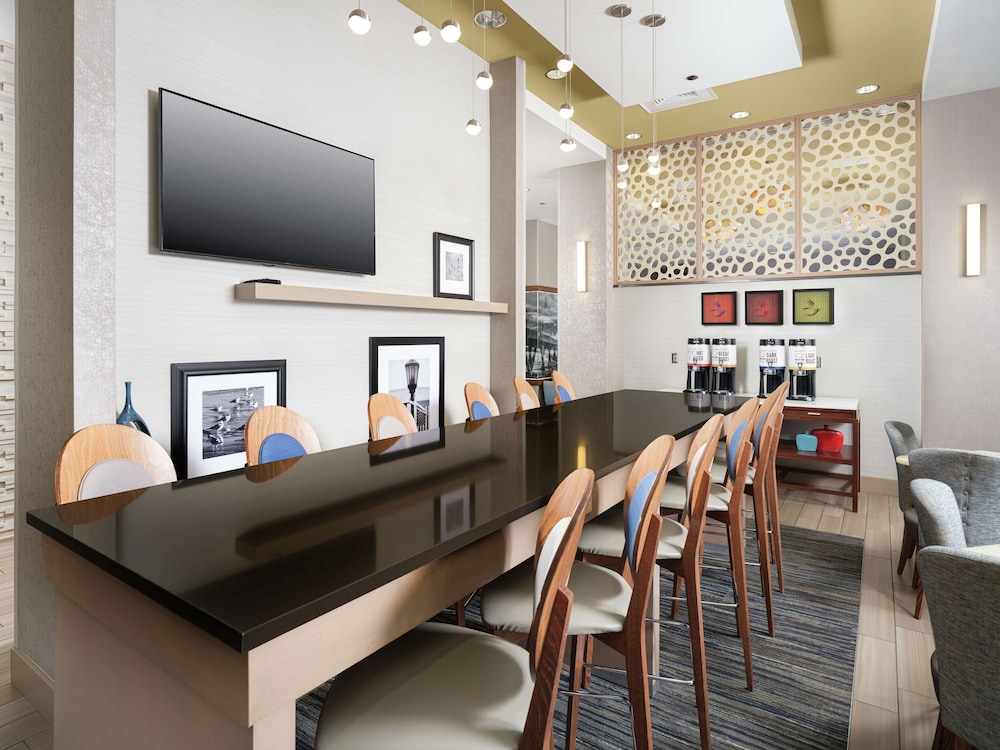 Hampton Inn Wilmington Downtown 25/33