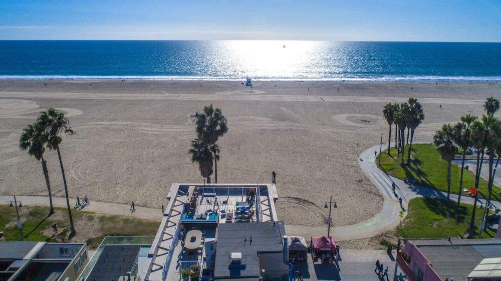 Venice Suites 62/68