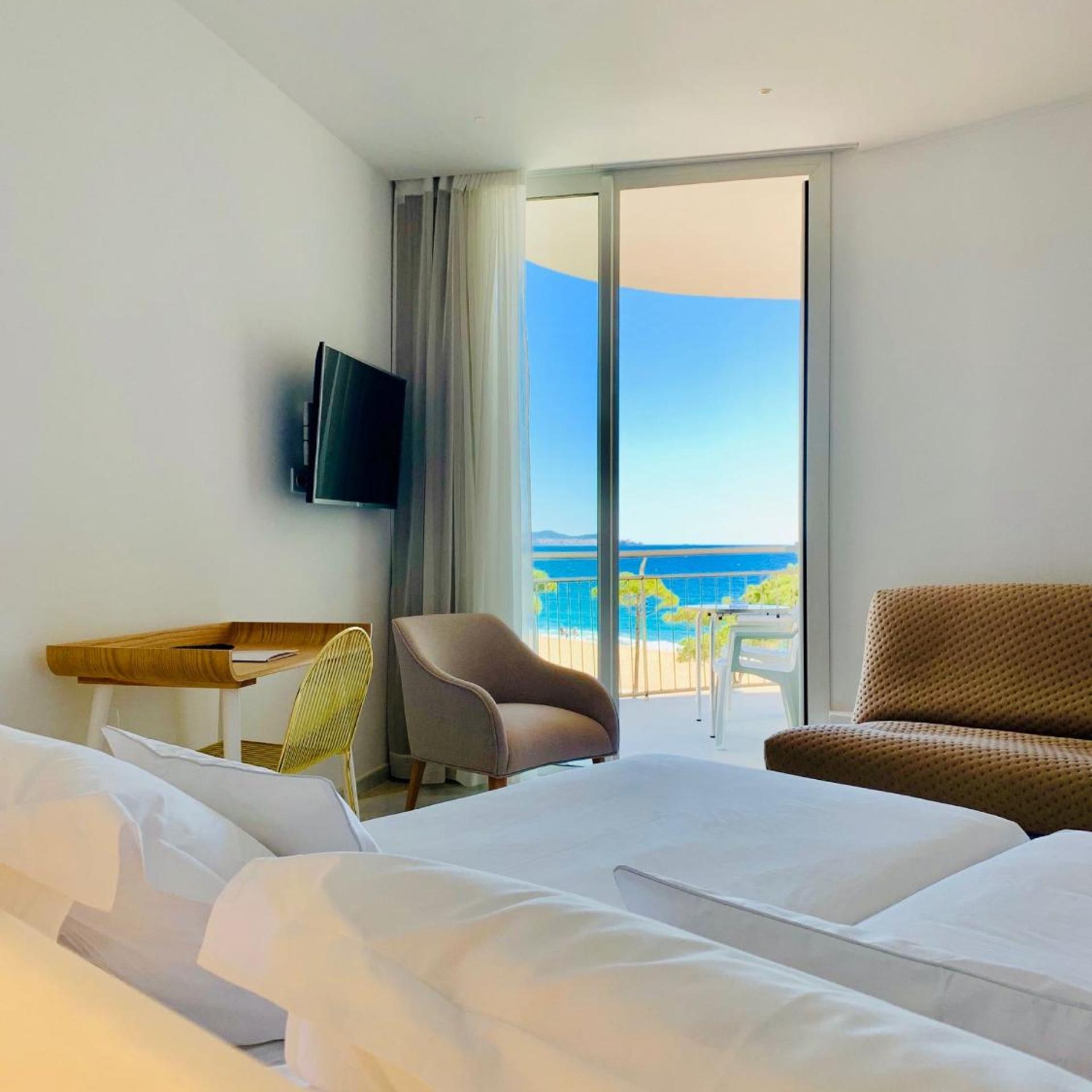 Room, Double Bed, Side Sea View, Balcony