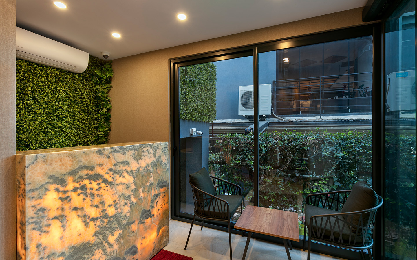 Pukka Boutique Hotel 20/25