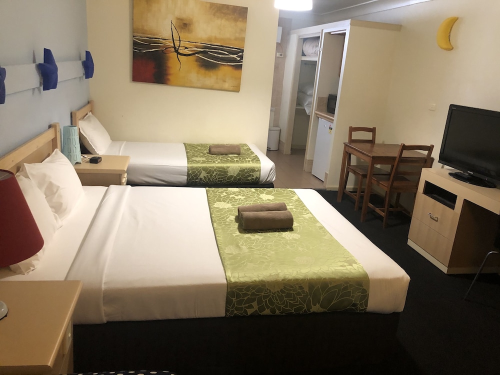 Country Comfort Cowra 33/44