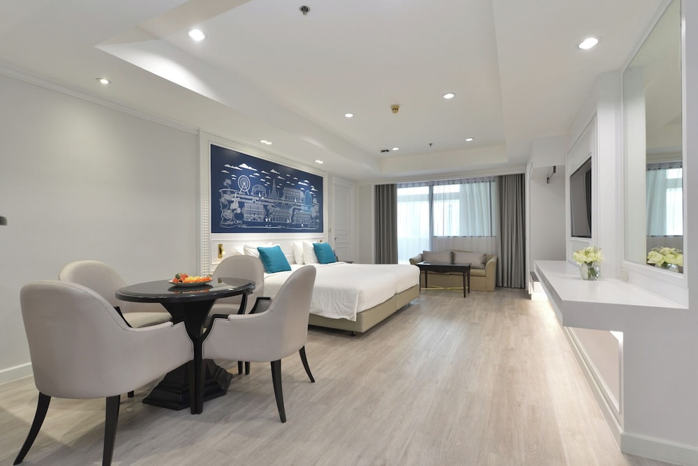 Centre Point Plus Hotel Silom 63/76