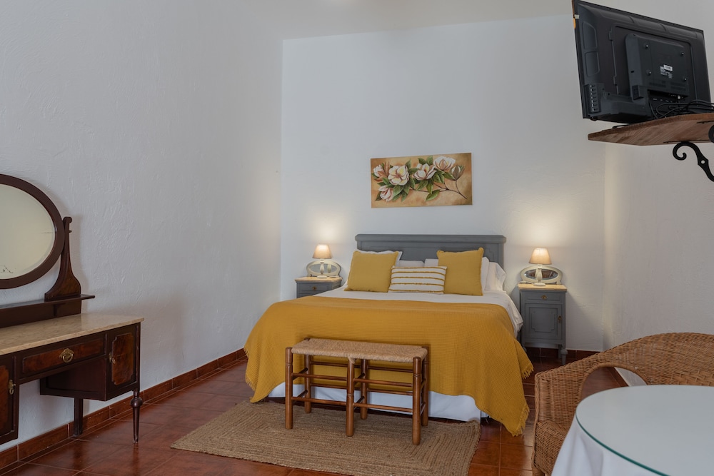 Hotel Val De Pinares 16/34