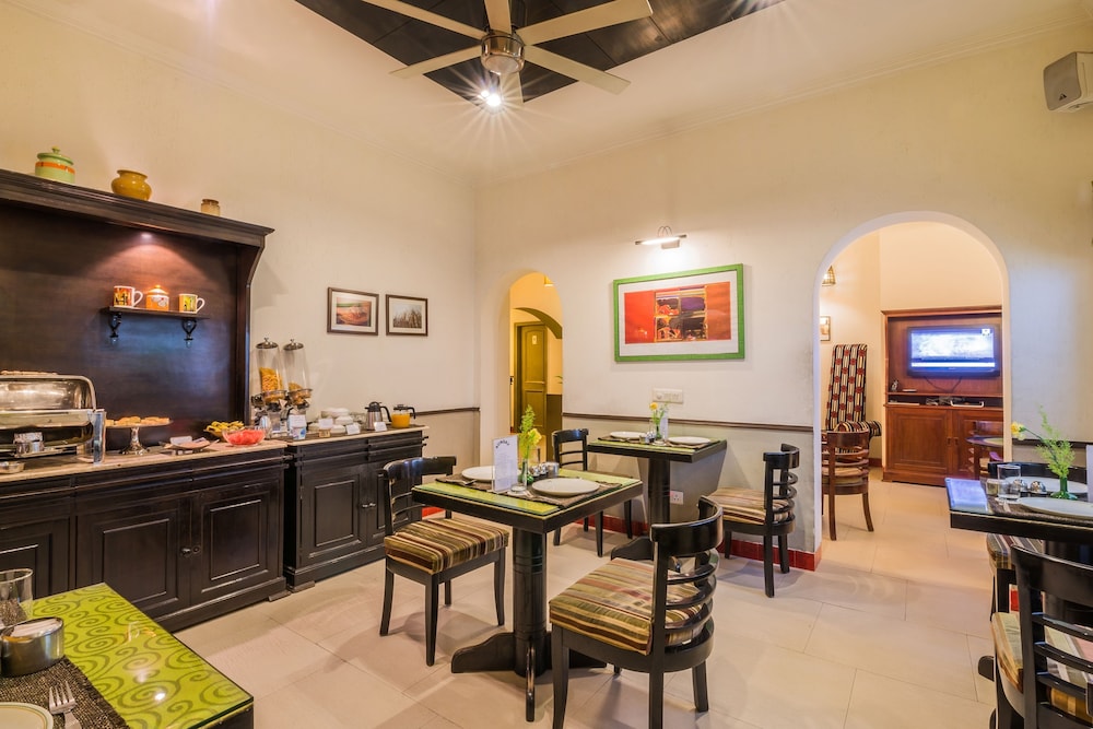 Home@F37 Kailash Colony Metro 54/69