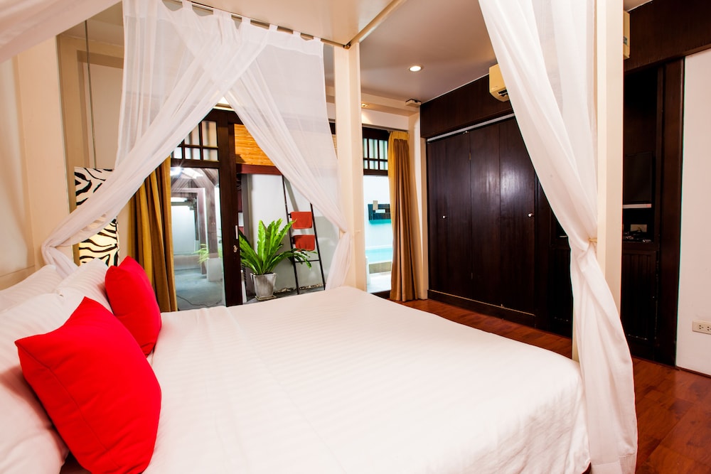 Pao Jin Poon Beach Front Villa 26/56