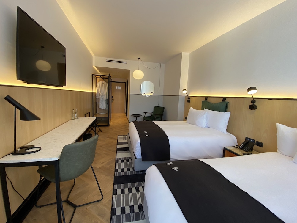Met Hotel 18/50