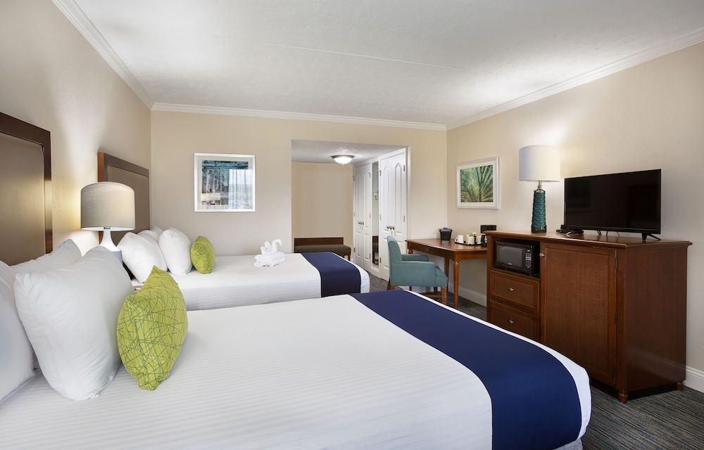 Sea Crest Oceanfront Resort 12/67