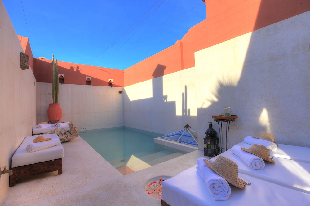 Riad Kaiss By Anika 35/70