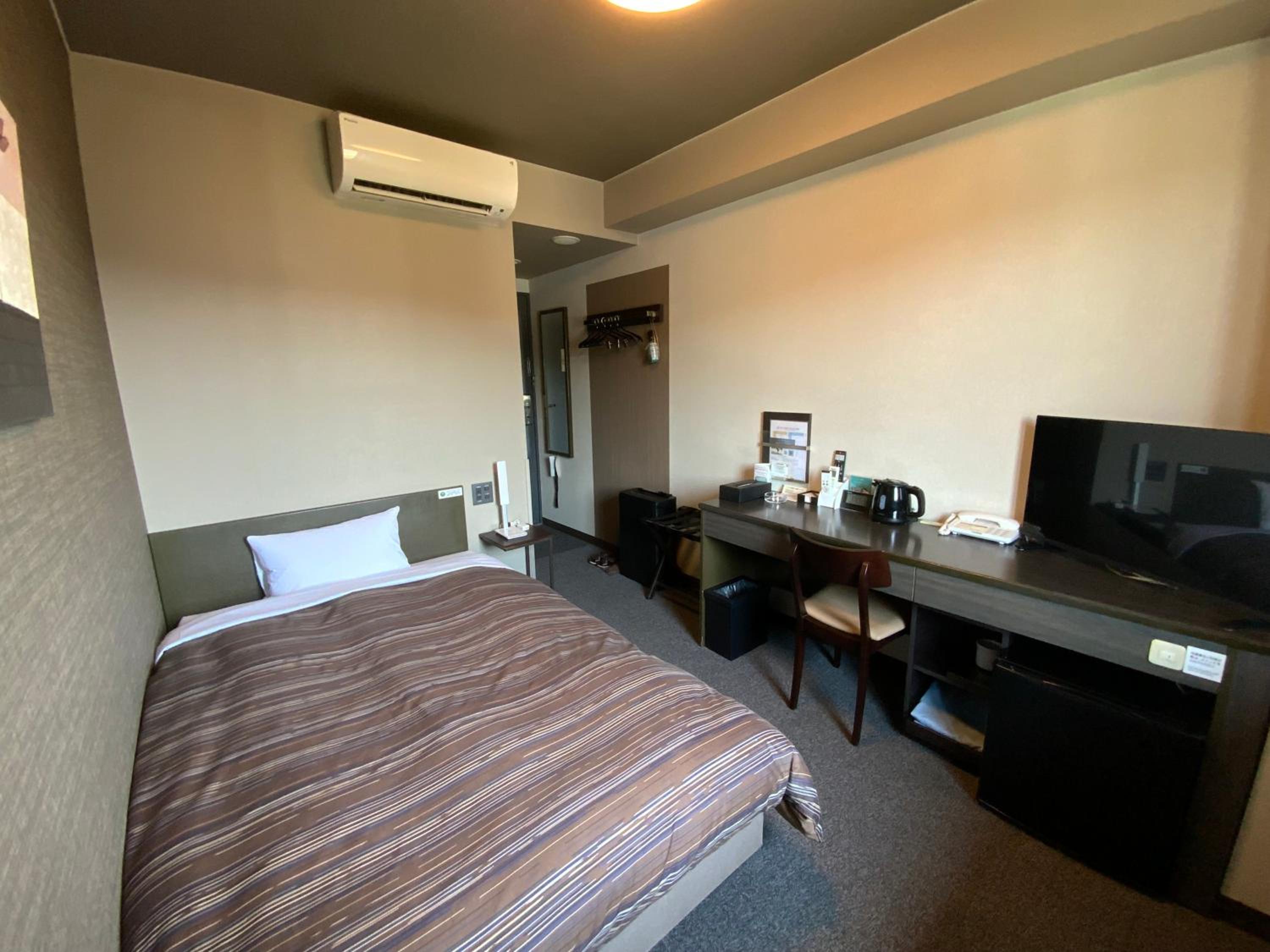 ROOM, SINGLE