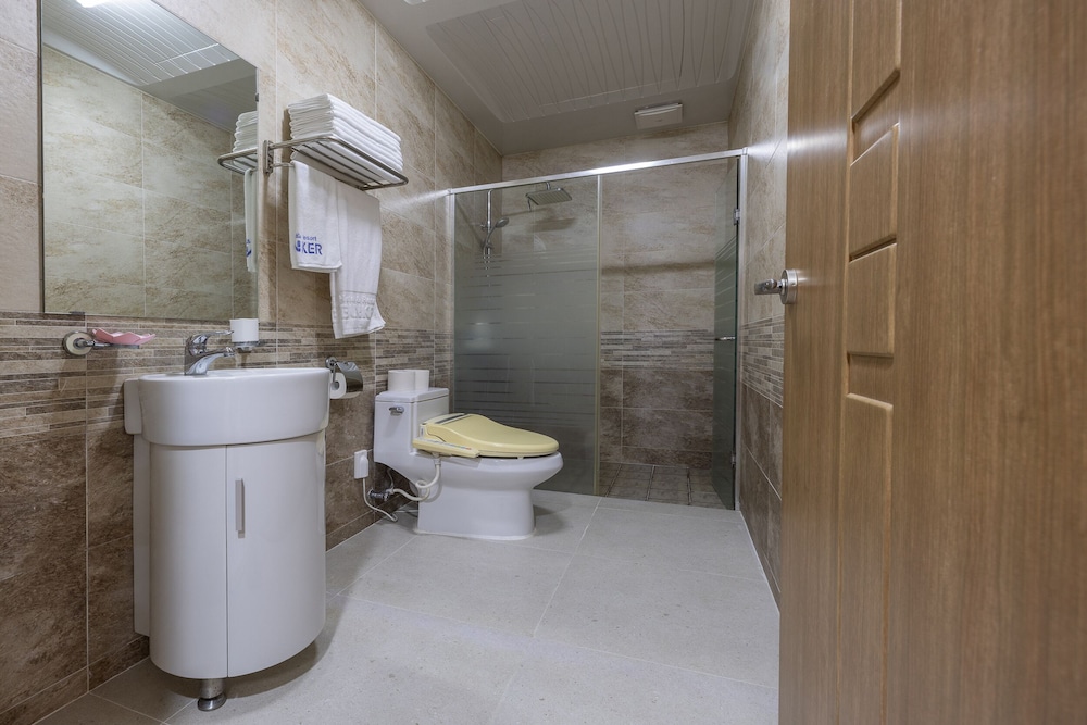 Jeju Bunker Hotel and Resort 45/50