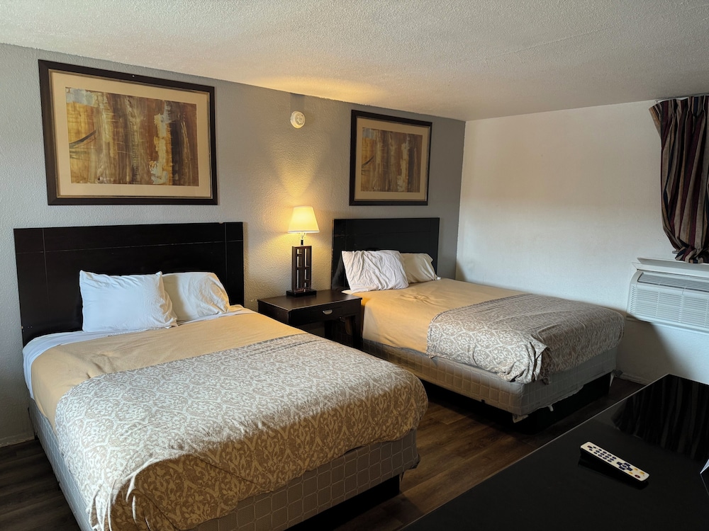 Ranch House Inn and Suites 8/28