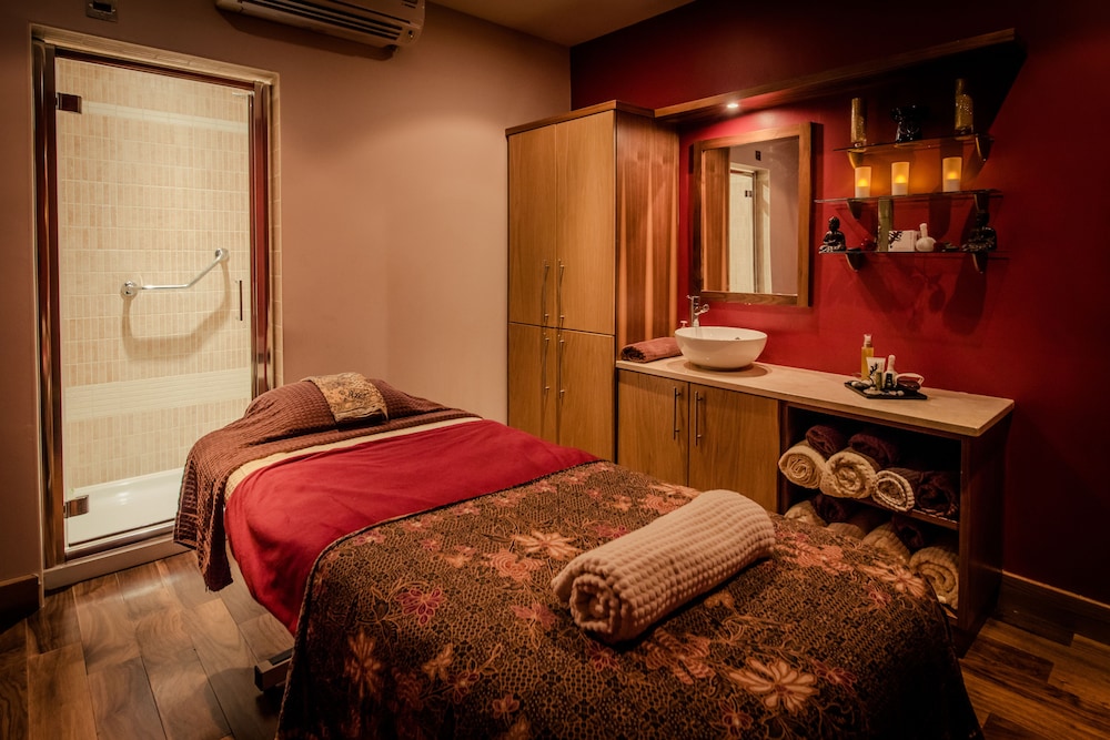 Rochestown Lodge Hotel 15/32